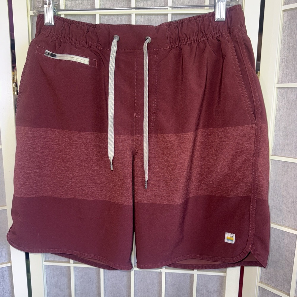 Vuori Banks Red Striped Coastal Gorpcore Activewear Board Scallop Shorts Medium